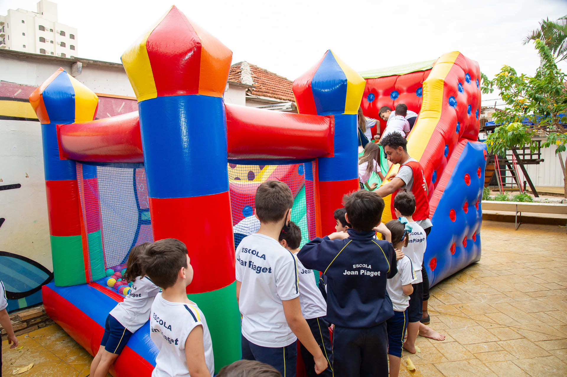 Escolas que mais arrecadaram óleo de cozinha na Gincana recebem o Dia