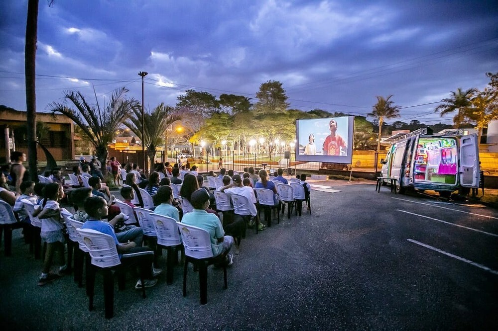 Paraíba recebe primeiro cinema que funciona a partir de energia solar